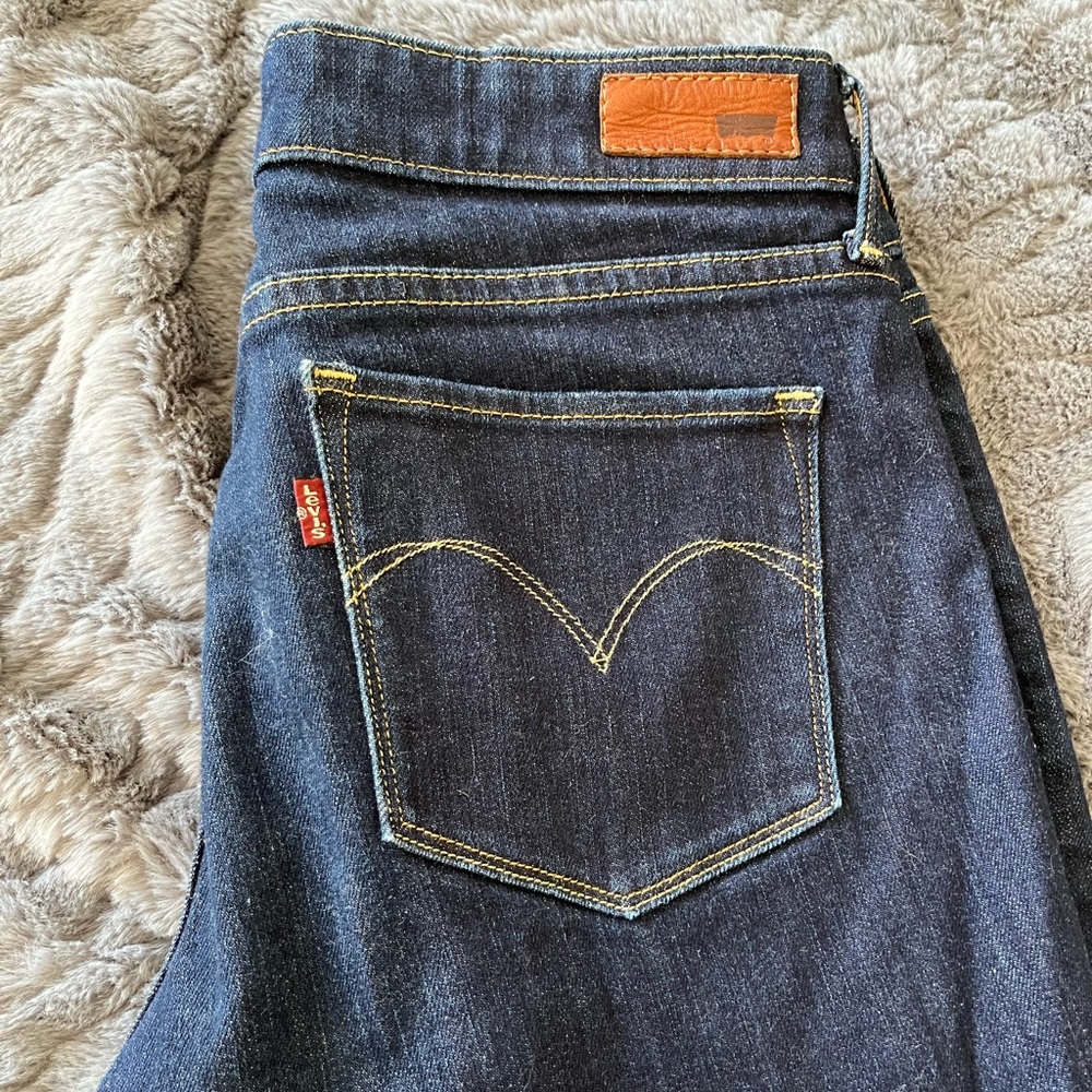 Levi’s 28 denim curve modern rise skinny jean.